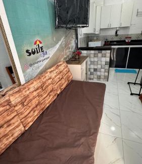 Guarapari Apartamento | Suíte Mar 210 - Econômica e Compacta - Praia do Morro - Prédio frente Mar com elevador, atravessou a avenida, já está na Praia - Garagem - Internet