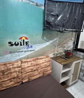 Guarapari Apartamento | Suíte Mar 210 - Econômica e Compacta - Praia do Morro - Prédio frente Mar com elevador, atravessou a avenida, já está na Praia - Garagem - Internet