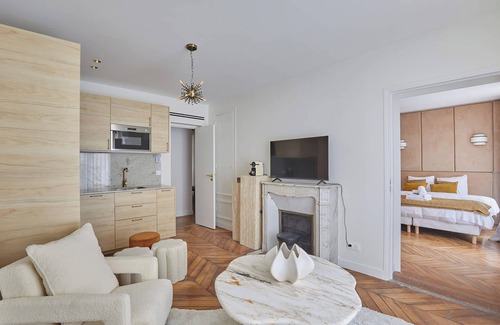Saint-Vincent-de-Paul Apartamento | Sublime Air-conditioned Apartment Center of Paris