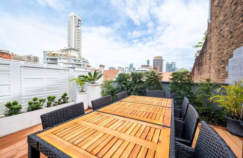Woolloomooloo Casa | Sublime Locale with Skyline Views from Courtyard