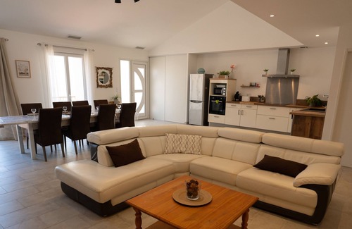 Vias Villa | Sublime Loft de 130m² climatisé au calme
