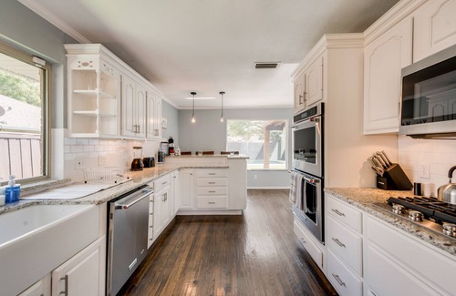 Cowley Casa | Suburban 3 BR Home, Pool, Fast Wi-Fi, One Level