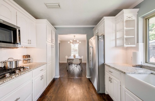 Cowley Casa | Suburban 3 BR Home, Pool, Fast Wi-Fi, One Level