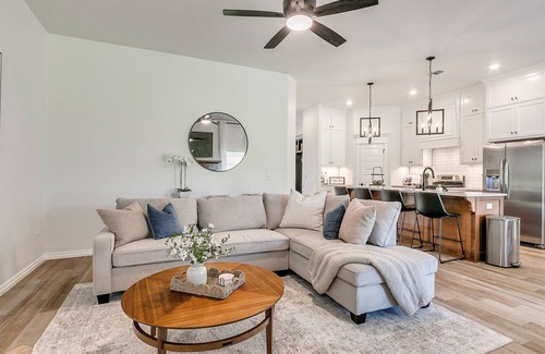 Choctaw Casa | Suburban Shangri-La: Where Comfort Throws a Party!