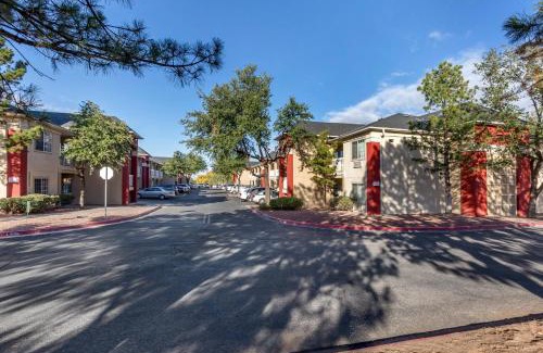 Northeast Heights Hotel | Suburban Studios Albuquerque Uptown