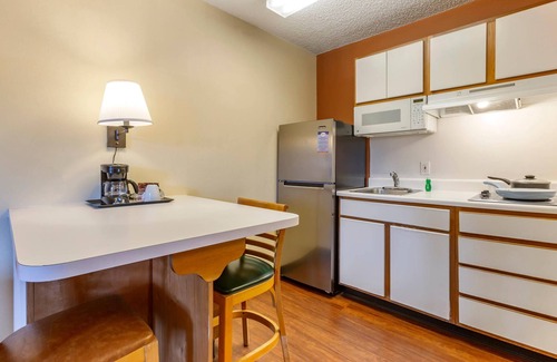 Northeast Heights Hotel | Suburban Studios Albuquerque Uptown