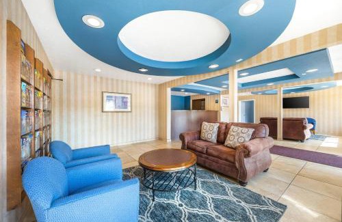 Branson Theater District Hotel | Suburban Studios Branson On The Strip