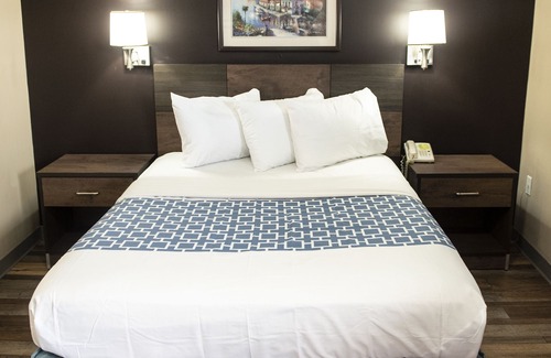 Charlotte Hotel | Suburban Studios Charlotte-Ballantyne