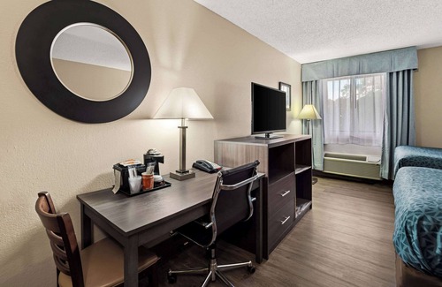 Seven Oaks Hotel | Suburban Studios Columbia Northwest