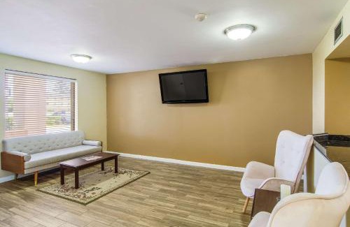 Kingsland Hotel | Suburban Studios Hotel Kingsland Near I-95