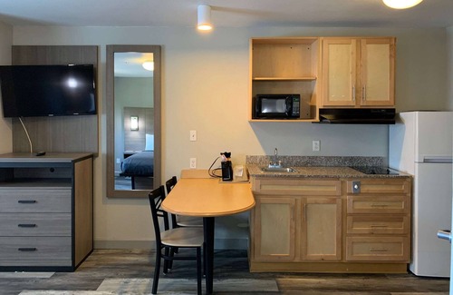 Bay VIew Addition Hotel | Suburban Studios near Panama City Beach