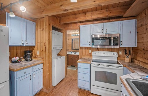 Vein Mountain Cabina | Sugar Hill Cabin 45 Min to Asheville Hot Tub Fire pit