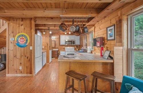 Vein Mountain Cabina | Sugar Hill Cabin 45 Min to Asheville Hot Tub Fire pit