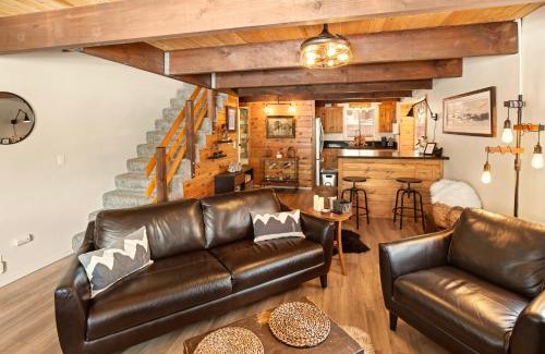 Sugarloaf Casa | Sugar in the Raw Cabin - Hot Tub