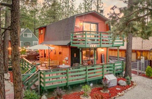 Sugarloaf Casa | Sugar in the Raw Cabin - Hot Tub