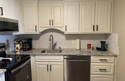 Seven Devils Condominio | 'Sugar Lookout' - 2B Condo w/ Pool and Hot Tub Access