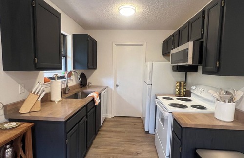 Dahlonega Cabina | Sugar Pine Cabin-2 bed with firepit, WiFi, near downtown Dahlonega & wineries