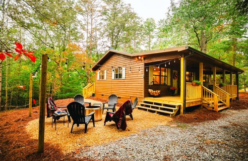 Dahlonega Cabina | Sugar Pine Cabin-2 bed with firepit, WiFi, near downtown Dahlonega & wineries