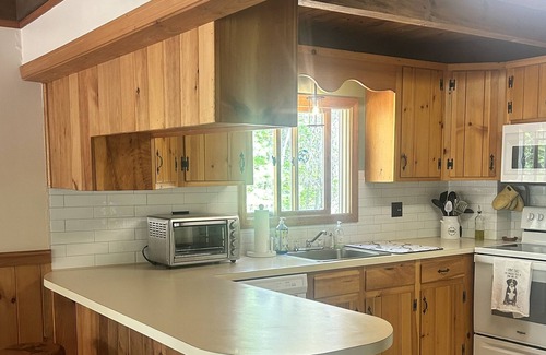 Freedom Cabaña | Sugar Shack at Ossipee Lake! Sleeps 8 comfortably! Short distance to the beach!