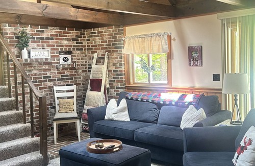 Freedom Cabaña | Sugar Shack at Ossipee Lake! Sleeps 8 comfortably! Short distance to the beach!