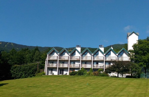 Waitsfield Condominio | Recientemente renovado Slopeside Sugarbush Mt. Ellen Condo