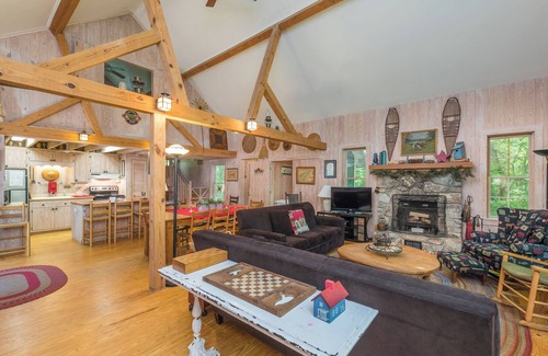 Ridgecrest Casa | Sugarhaus | Deck, Gas Grill & 5 Min. to Downtown Black Mtn!