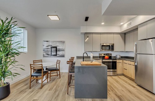 Sugar House Apartamento | Sugarhood SLC Penthouse 3BR/2BA/Co-Working Space/Gym & Free Garaged Parking