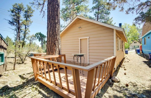 Sugarloaf Cabaña | Sugarloaf Cabin w/ Hot Tub ~ 6 Mi to Big Bear