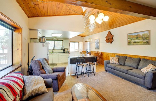 Sugarloaf Cabaña | Sugarloaf Cabin w/ Hot Tub ~ 6 Mi to Big Bear