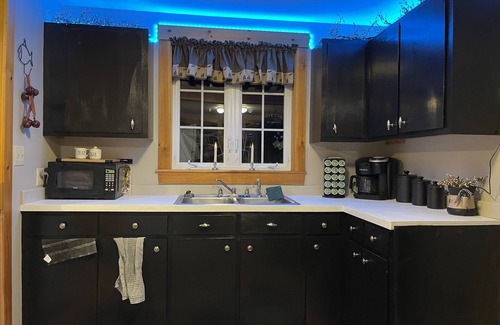 Stratton Cabaña | Sugarloaf/Flagstaff Lake Cottage /Hot Tub/Ski 7miles, Snowmobile, ATV, Hike