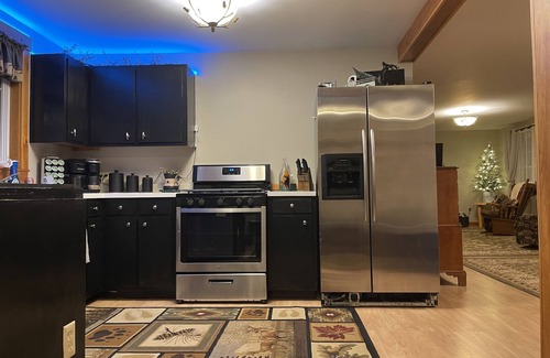 Stratton Cabaña | Sugarloaf/Flagstaff Lake Cottage /Hot Tub/Ski 7miles, Snowmobile, ATV, Hike