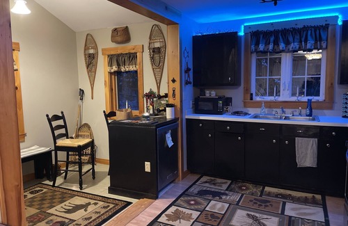 Stratton Cabaña | Sugarloaf/Flagstaff Lake Cottage /Hot Tub/Ski 7miles, Snowmobile, ATV, Hike
