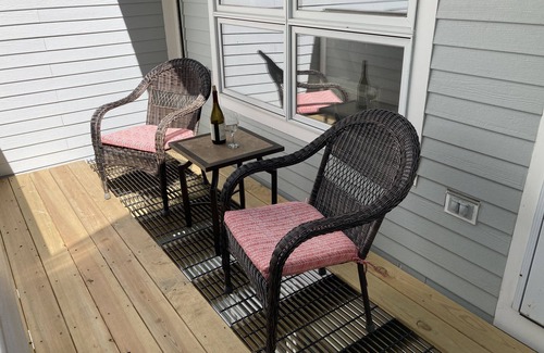 Carrabassett Valley Condominio | * Nuevo listado * Sugarloaf Mtn Condo - ¡Fácil acceso al ascensor, transporte, piscina / jacuzzi!