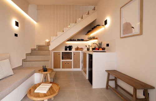 Santorini Villa | Sugarwhite Suites