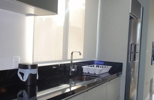 Andorinha Apartamento | APTO nuevo y moderno c / 3 suites / 4 aire acondicionado / 4 de LED TV / Wifi / 2 garajes