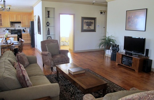Paso Robles Casa | Suite 16: encanto de antaño, wifi gratis, cable, centro de la ciudad
