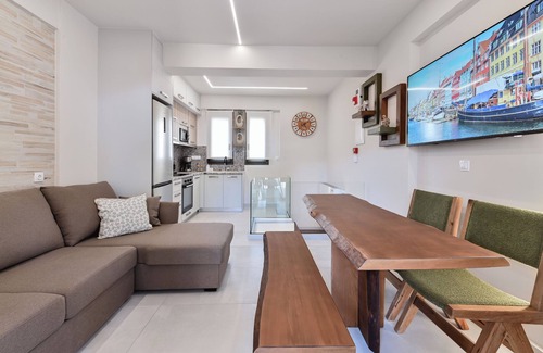 Vathi Apartamento | Suite 2 – Elegant & Serene Hideaway | September15 Suites
