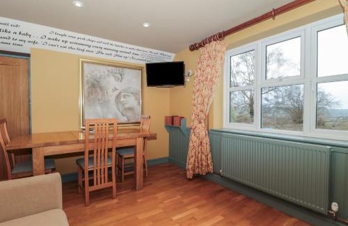 Stroud Casa | Suite 2