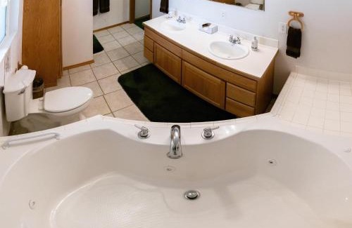 Haines Casa | Suite 2 Lynn View Lodge