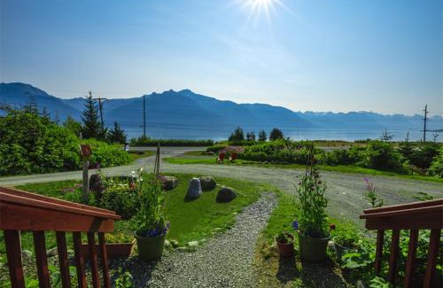 Haines Casa | Suite 2 Lynn View Lodge