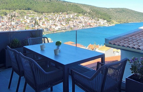 Amfilochia Apartamento | Suite 2 on the Hill – Partial Sea View