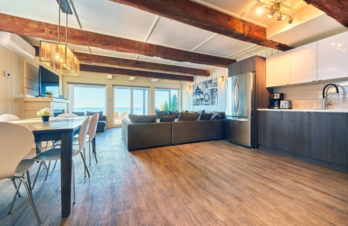 Wainfleet Cabaña | Suite 200: Spacious Beachfront Townhouse