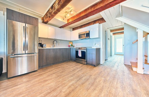 Wainfleet Cabaña | Suite 200: Spacious Beachfront Townhouse