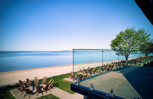 Wainfleet Cabaña | Suite 200: Spacious Beachfront Townhouse