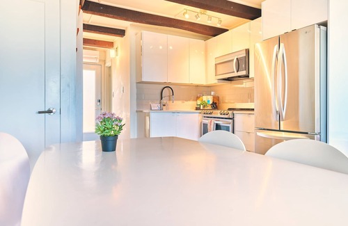 Wainfleet Cabaña | Suite 204: Beautiful 3-Bedroom Beachfront Townhouse