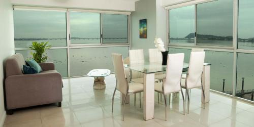 Las Peñas Apartamento | Suite 206, Riverfront, vista al río, Puerto Santa Ana, Guayaquil
