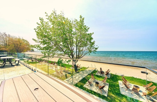 Wainfleet Cabaña | Suite 209: Beautiful 2-Bedroom Beachfront Suite