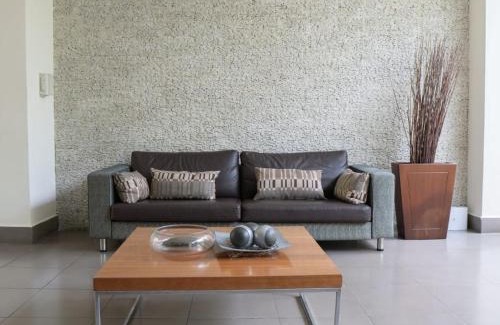Samborondón Apartamento | Suite 212 Elegante Edificio Samborondon Plaza