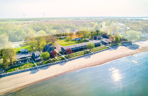 Wainfleet Cabaña | Suite 213: Beautiful 3-Bedroom Beachfront Townhouse