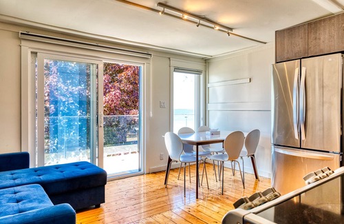 Wainfleet Cabaña | Suite 216: Beautiful 2-Bedroom Beachfront Suite